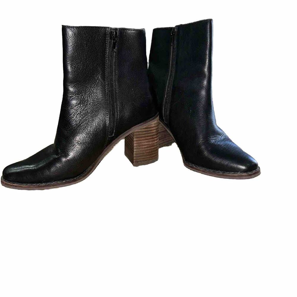 Lucky Brand Women’s Size 7.5 Heeled Low Cut Black Leather Boot W/Side Zipper